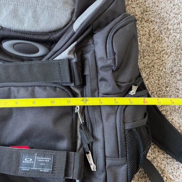 Oakley | Toro Branded Backpack - NWOT - Picture 10 of 11